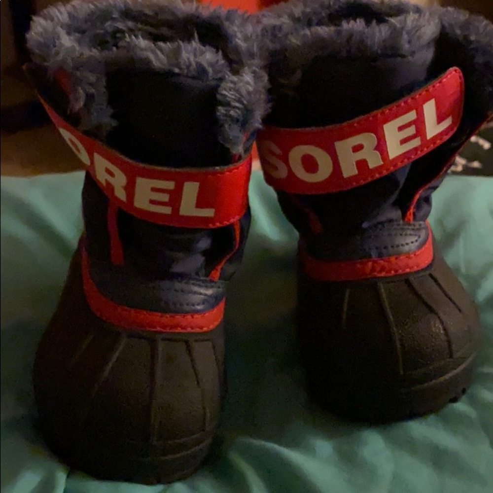 Sorel kids boots. New* never worn* size toddler 5